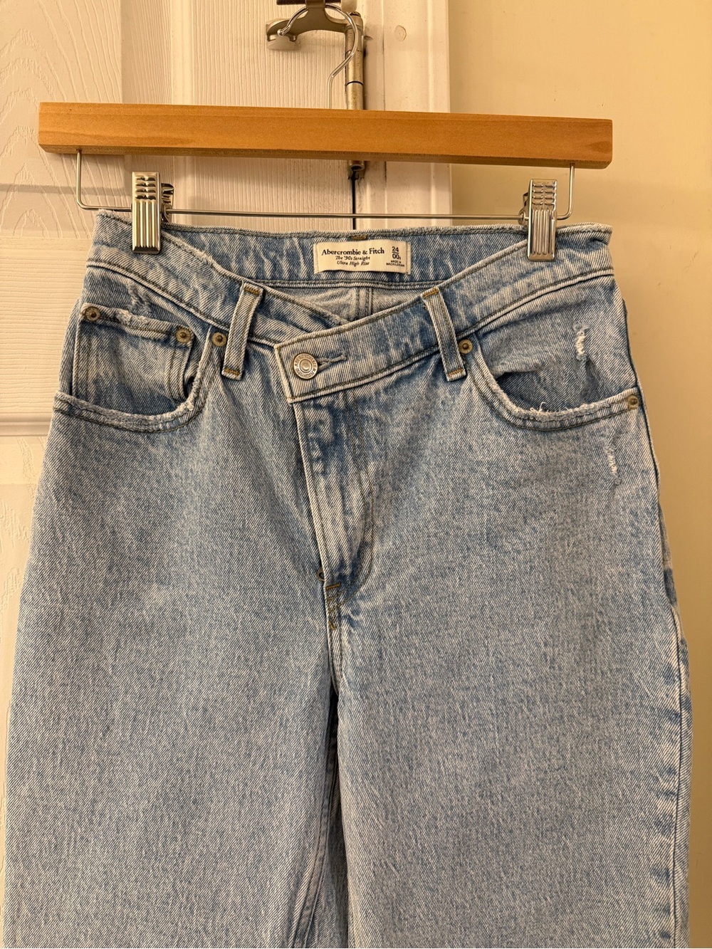 Abercrombie & Fitch 90s Straight Ultra High Rise Jeans - Picture 2 of 4
